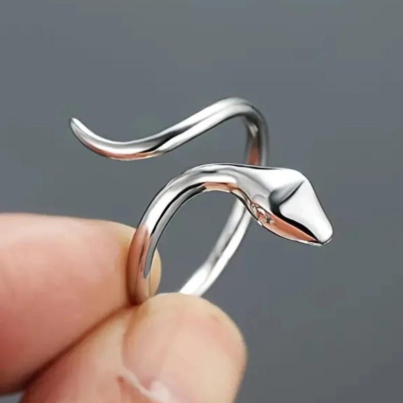 Huitan Modern Novel Snake Rings Glossy Exquisite Gorgeous Finger Accessories for Women Charming Stylish Funny Party