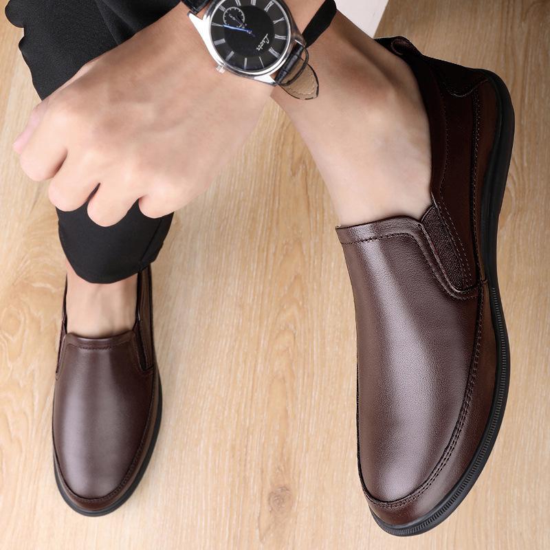 Men's Large Slip-On Leather Casual Shoes – Soft Sole, Breathable Cowhide, Ideal for Driving, Comfortable Dad Style