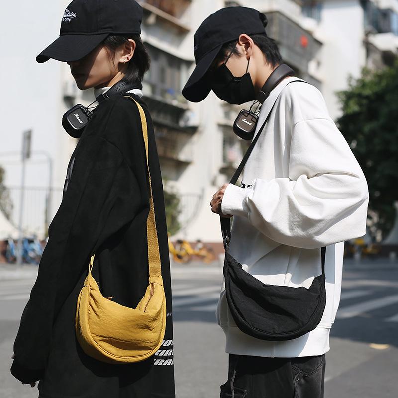 Simple and Lightweight Dumpling Bag Style Casual and Versatile Couple Messenger Bag Daily Commuting Mobile Phone Shoulder Bag