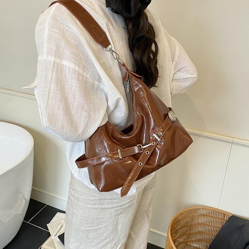 Premium Retro Underarm Bag Women's New Fashion Commuter Shoulder Bag Niche Commuter Messenger Bag