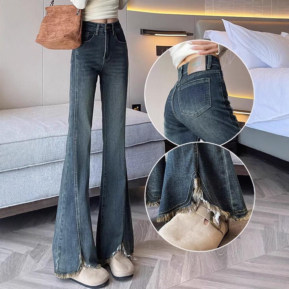 Plus Size High Waist American Micro Flare Jeans for Women with Elastic, Slimming Fit, Split and Raw Hem.