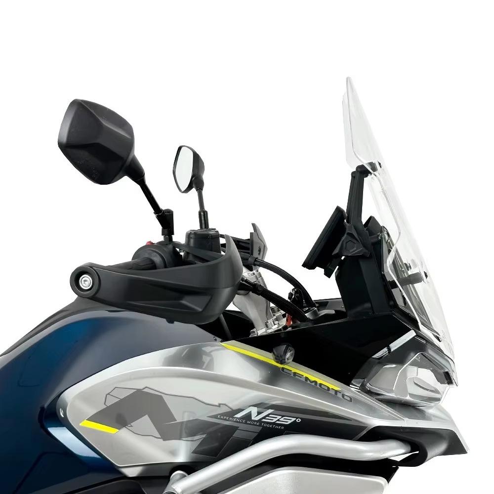 Modificator parbriz CFMOTO 800MT: Amplificator de Înălțime și Lățime cu Protecție Transparentă pentru Piept pentru Protecție împotriva Vântului și Ploii.