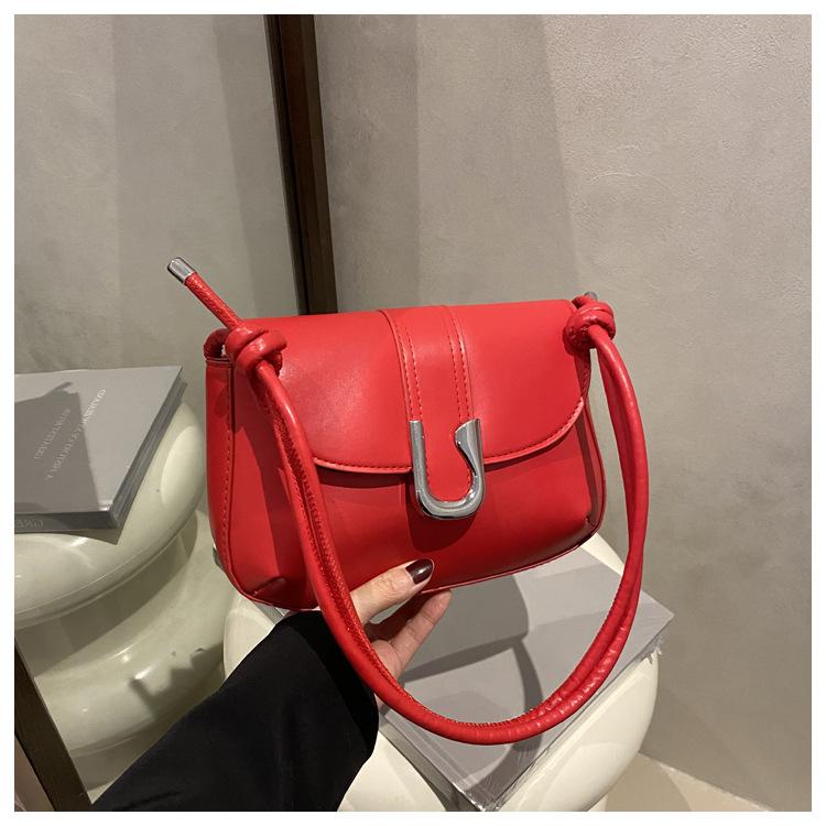 

2025 модная сумка-мессенджер с пряжкой-подковой, стильная сумка-седло в иностранном стиле, модная классическая женская сумка через плечо красный
