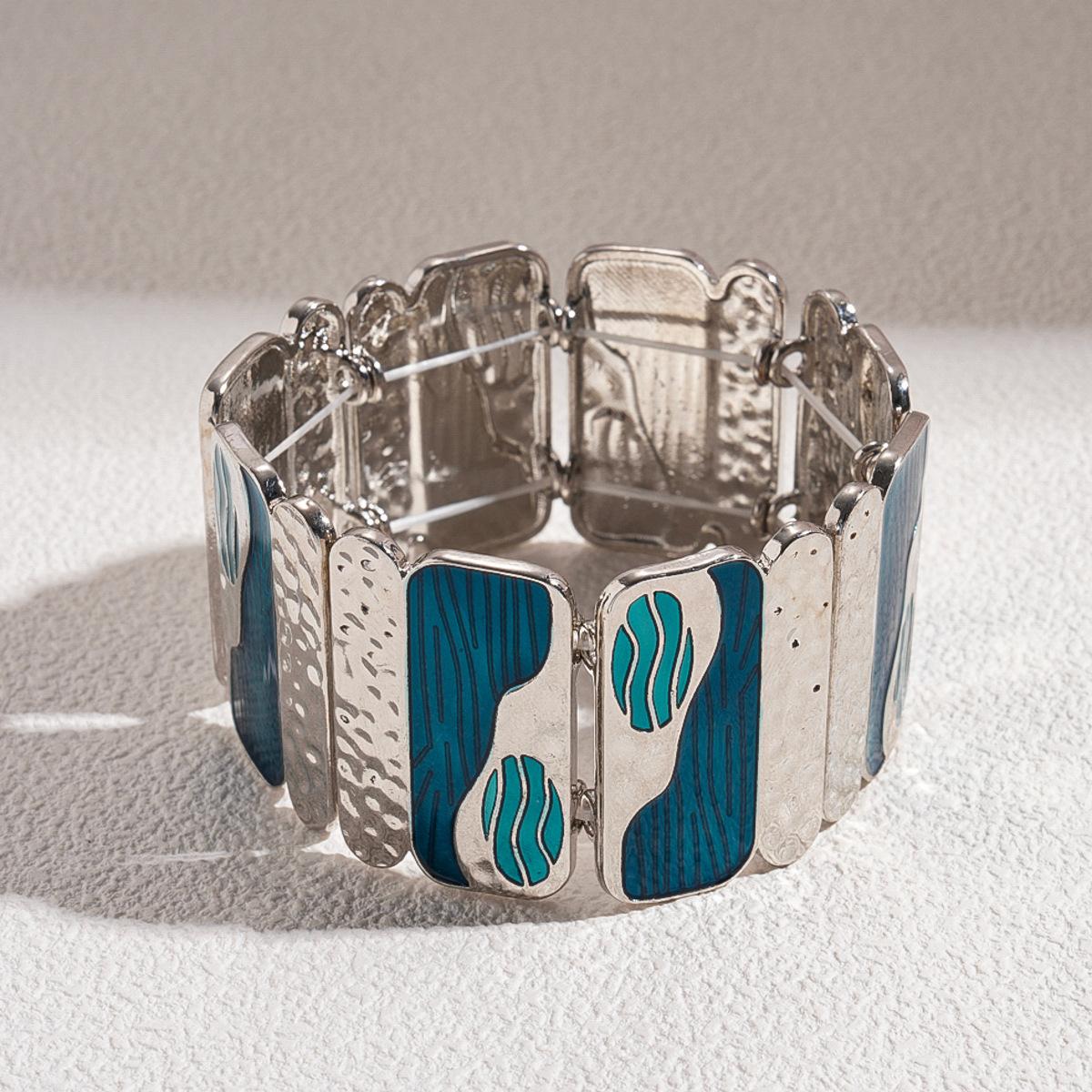 

Модные украшения для женщин синий