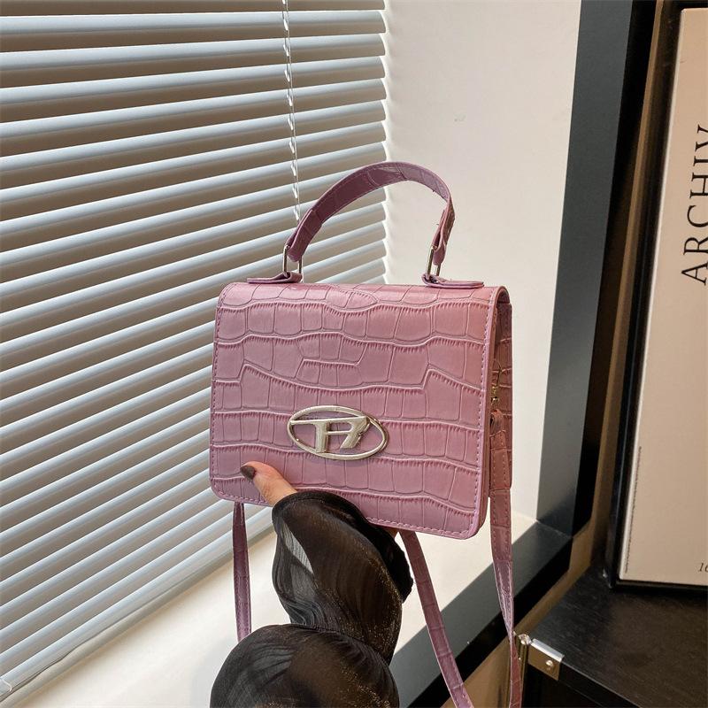 

Сумка женская 2025 осенние новые модели популярны в этом году, высококачественная текстура, нишевый дизайн, модная мини-сумка-мессенджер на цепочке фиолетовый