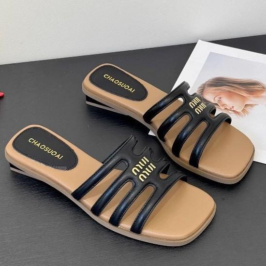 Korean version of non-slip fashion outer slippers women's 2025 summer new versatile thick heel square head open toe temperament semi-sandals