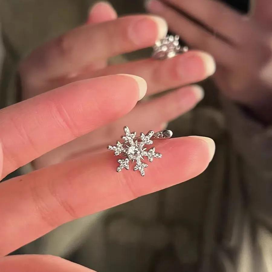 Shiny Rhinestone Snowflake Clip Earrings for Women No Perforation Fashion Exquisite Geometric Ear Cuffs Christmas Jewelry Gifts