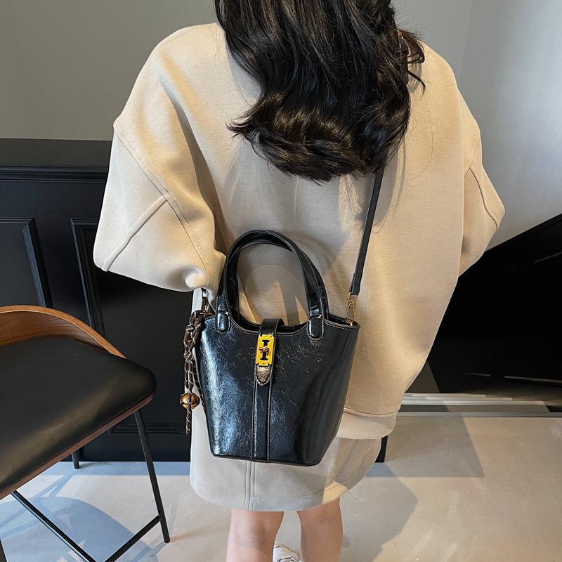 Bucket bag women's 2025 autumn and winter new portable versatile single shoulder crossbody fashion trend