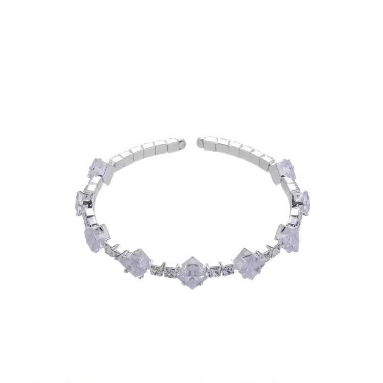 2025 Luxusný náramok so zirkónmi a diamantmi: Elegantný a jedinečný dizajn