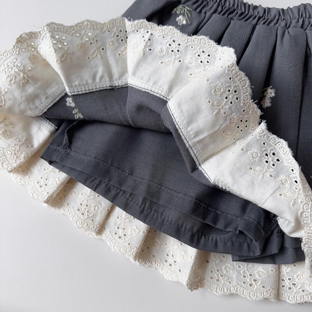 Girls' Stylish College-Style Embroidered Vest & Pleated Skirt Set for Autumn/Spring