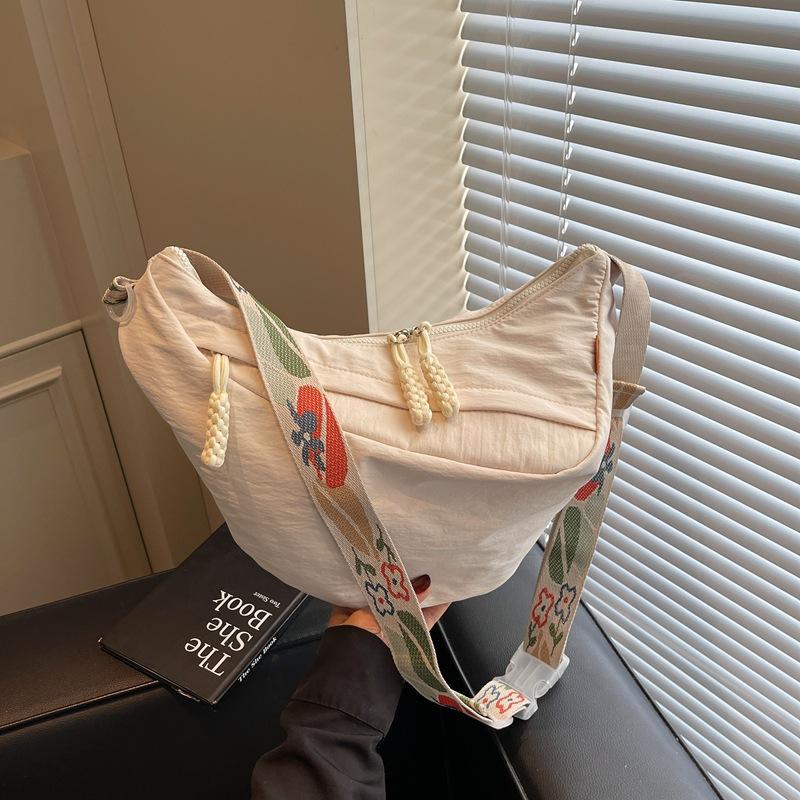 

Large capacity dumpling bag women s lightweight broadband messenger bag commuter leisure contrasting color canvas shoulder bag