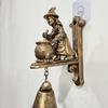 Campanello da Porta Strega in Resina Retrò con Strega a Cavallo di una Scopa, Decorazione da Appendere al Muro per Feste di Halloween, Porta d'Ingresso, Portico, Casa e Decorazione da Parete Interna ed Esterna