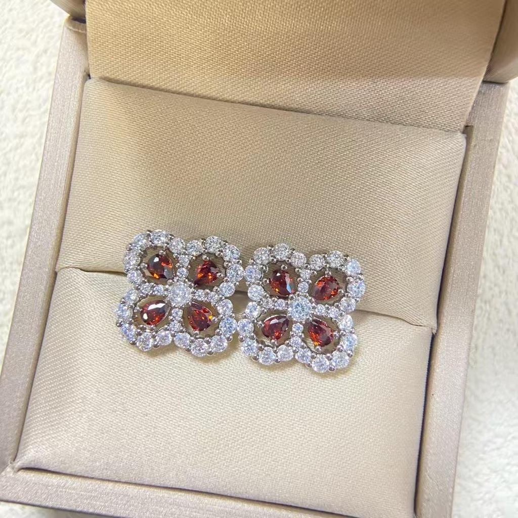 Exquisite Four-Leaf Clover Full Diamond Silver Earrings for Women - Fashionable and Elegant Design.