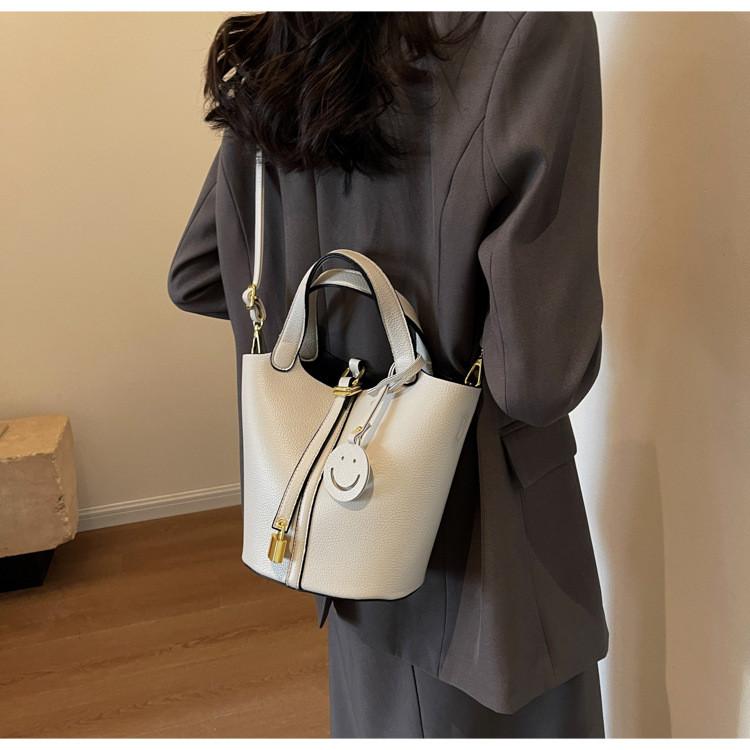 IELGY Lychee Pattern Portable Bucket Bag Ladies High-End Retro Vegetable Basket Bag Korean Version One-Shoulder Underarm Bag
