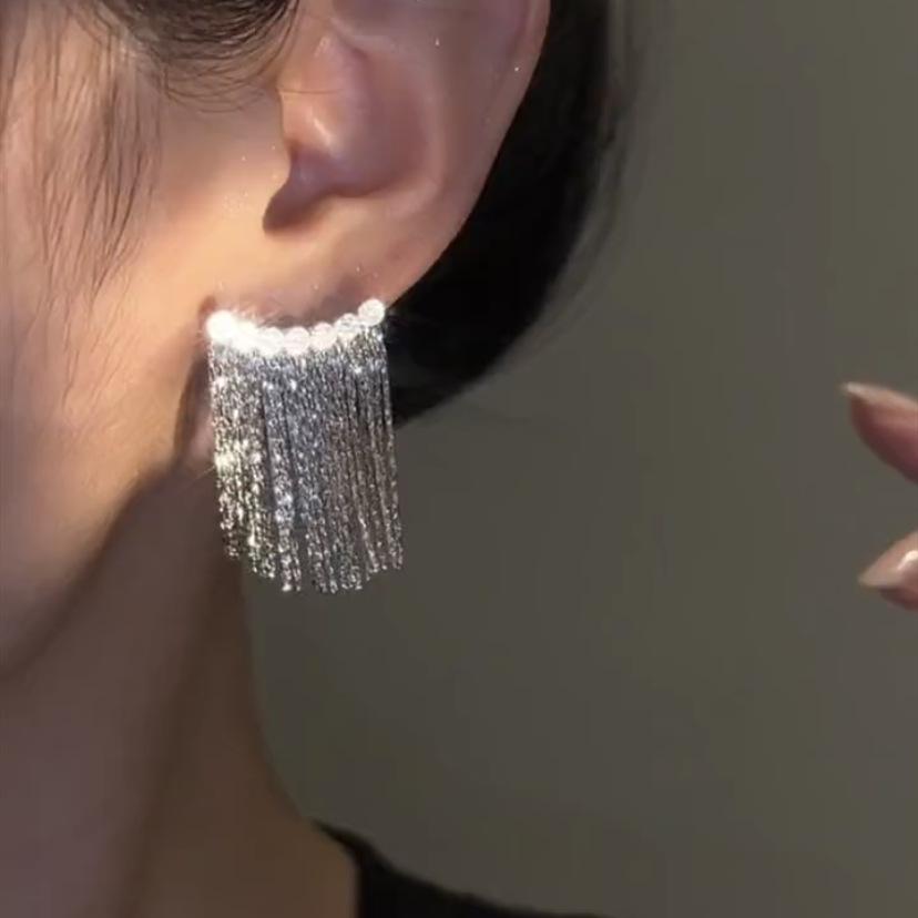 Elegant Galaxy Tassel Earrings: Niche Design, Light Luxury, Long-Lasting Chain Style