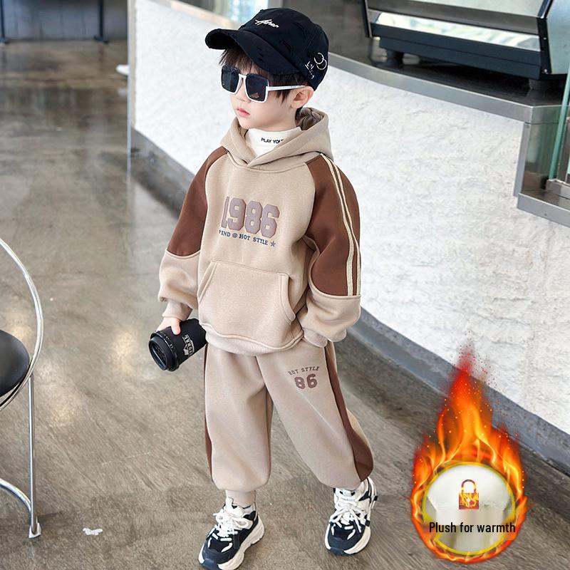 

2025 Комплект флисовый с капюшоном для мальчиков: Трендовая спортивная одежда-двойка на осень/зиму 140 cm хаки