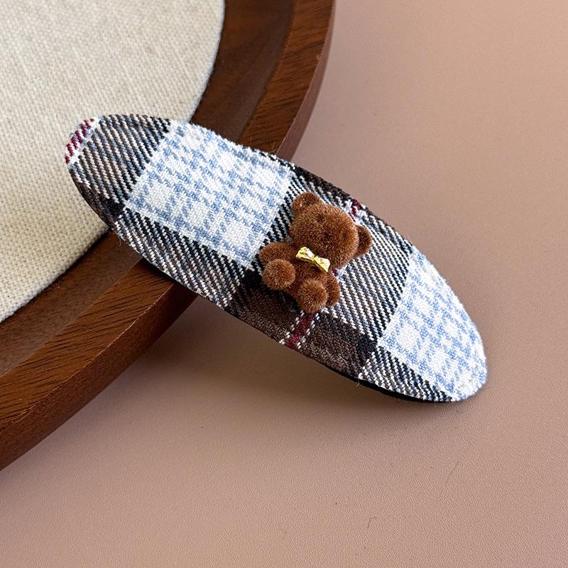 

Милые мультяшные заколки для волос в виде медведя, тканевые клетчатые боковые зажимы, сладкие овальные заколки для челки, заколки-невидимки, головные уборы, аксессуары для волос, 1 шт.