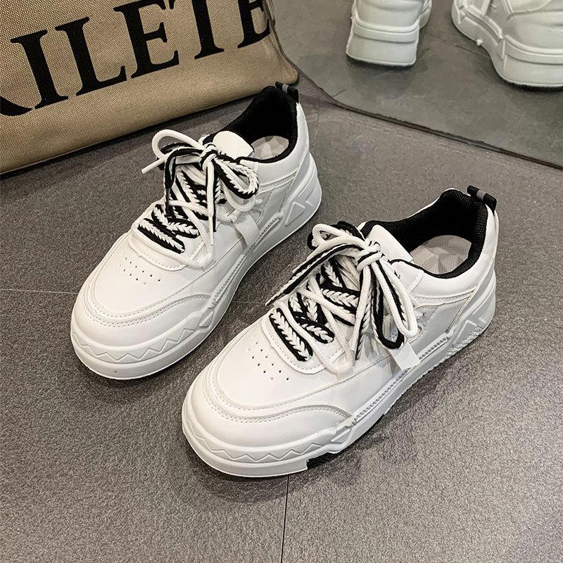 Vielseitiger lässiger Stil Sport-Board-Schuhe Studenten-Laufschuhe Damen Frühjahr 2025 neu Hongkong-Stil beliebte dicksohlige weiße Schuhe