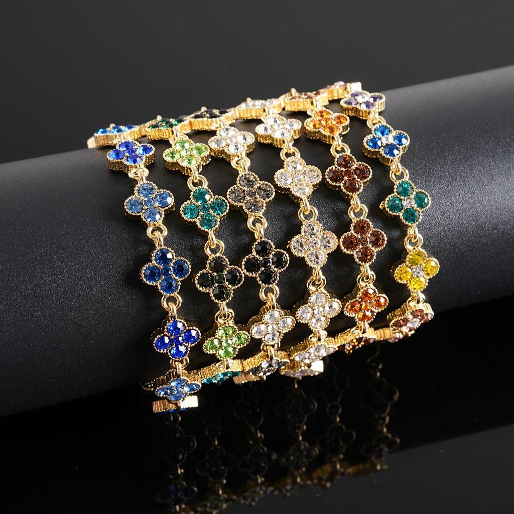 Bracciale Lussuoso Quadrifoglio di Diamanti: Elegante, Versatile e Raffinato per Donna