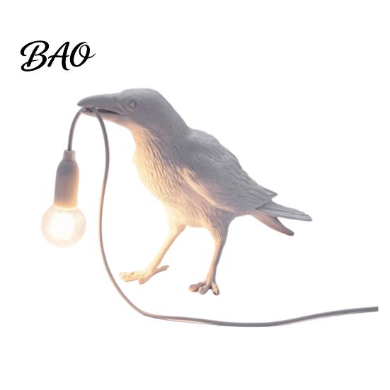 Desktop Statue with Light Crow Table Lamp, Gothic Raven Night Light, Halloween Black Bird Resin Lamp Dark Academia for Bedroom Ambience Decor Creative