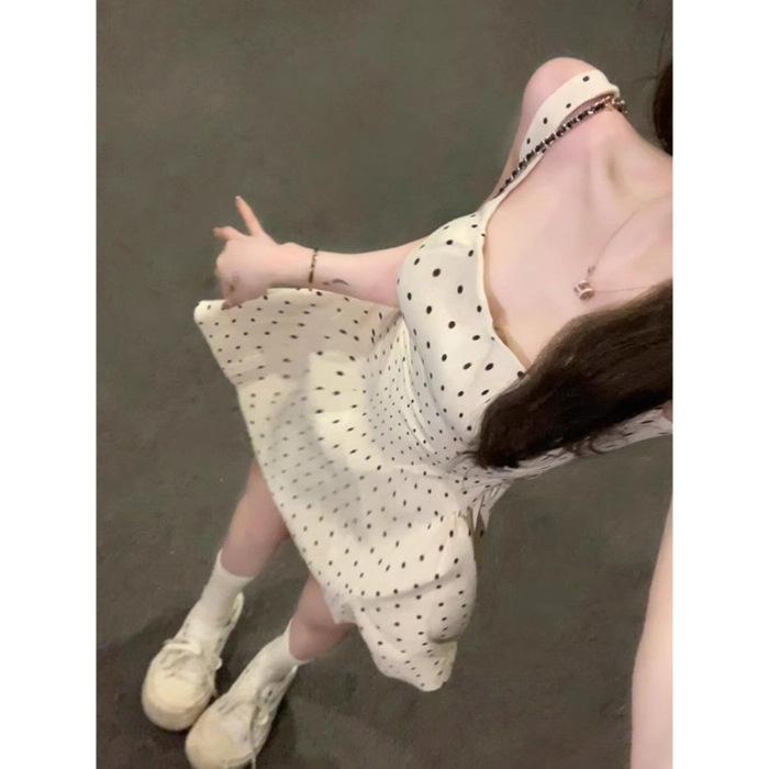 Early spring white polka dot suspender dress children's summer new high-end feeling huge good-looking small short skirt