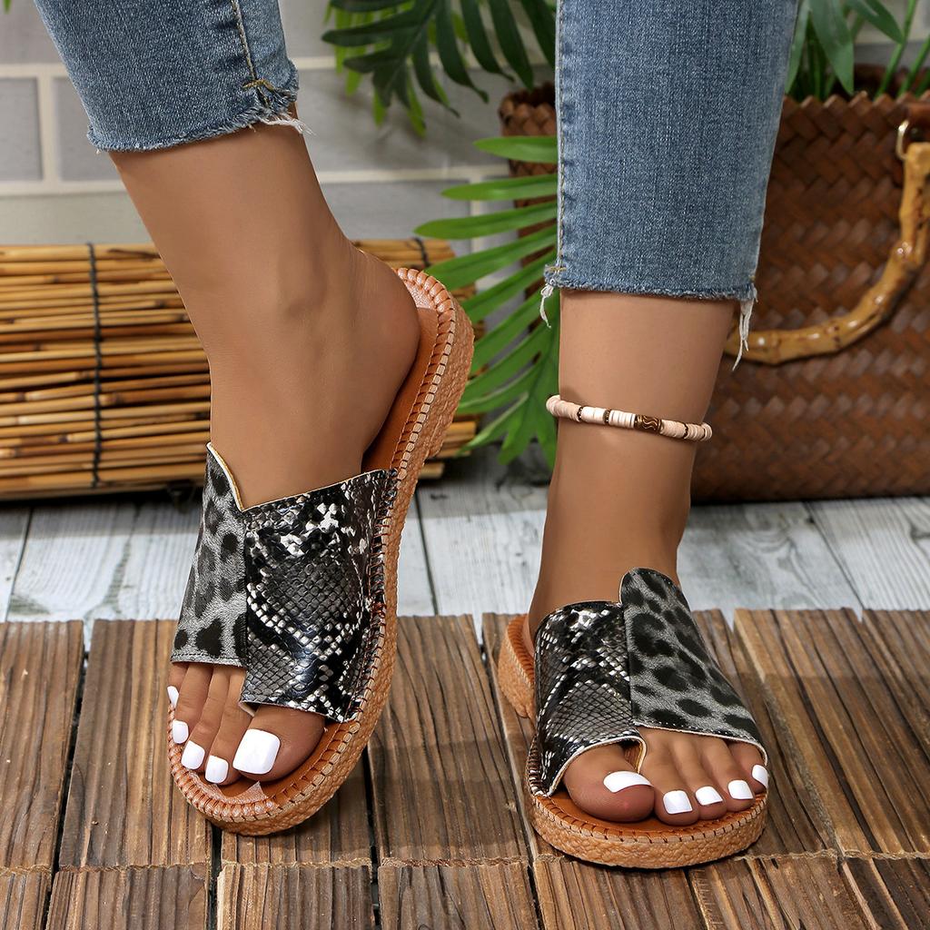 Large Size Beach Slippers for Women, Summer New Style with Leopard Print Toe Cover, Soft Soled Women's Sandals for External Wear