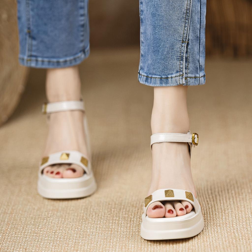 Fashion Rivet Block Heels Platform Summer 2024 Footwear Open Toe Chunky Sandals for Woman Wedge Waterproof Womens Shoes Designer Sale
