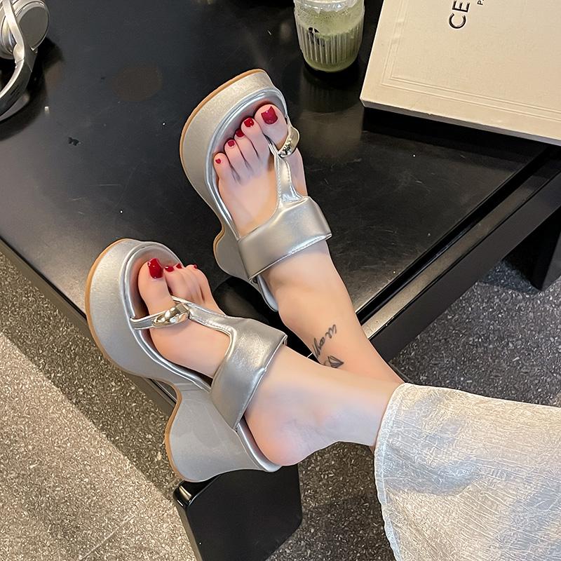 Fashion 2025Thick Bottom Women Slippers Summer Outside Flip Flops Height Increasing  Shoes Summer Beach Shoes Breathable