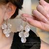Boucles d'oreilles blanches exagérées à franges de pétales européennes et américaines pour femmes, luxe léger, haut de gamme, boucles d'oreilles longues à tige françaises, boucles d'oreilles personnalisées populaires