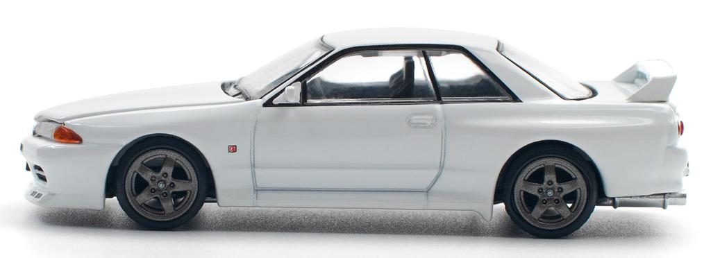 POP RACE Nissan R32 CRYSTAL WHITE Finished Product 1/64 GT-R -