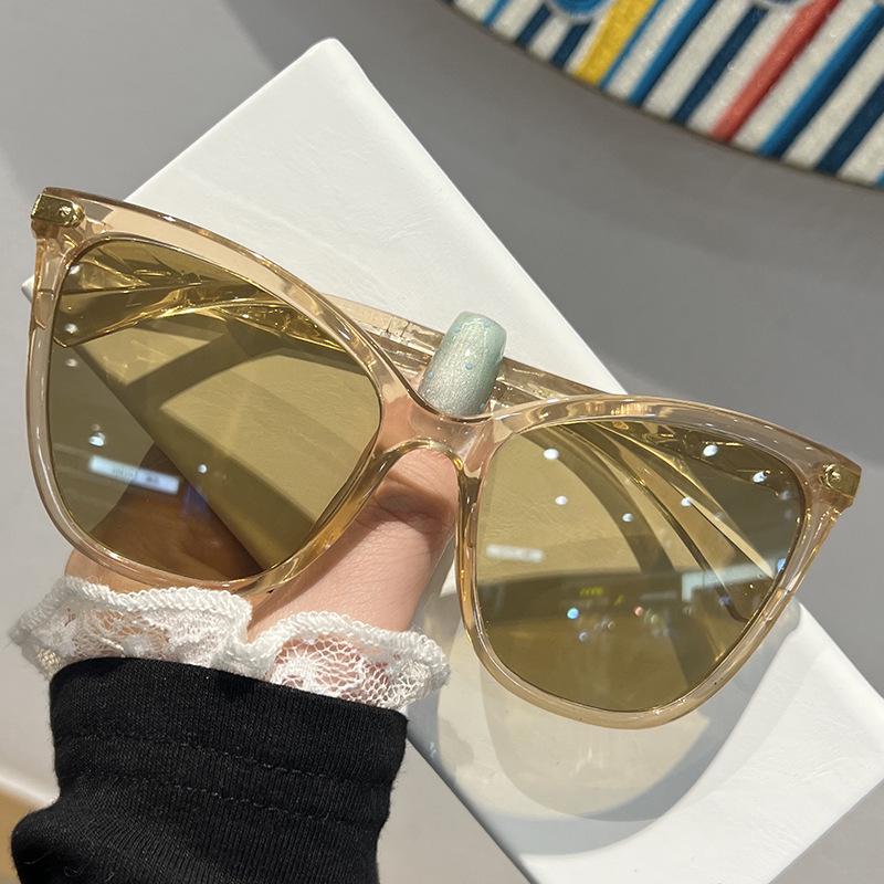 New Retro Large Square High-End Women's Sunglasses - Face Slimming Celebrity Style