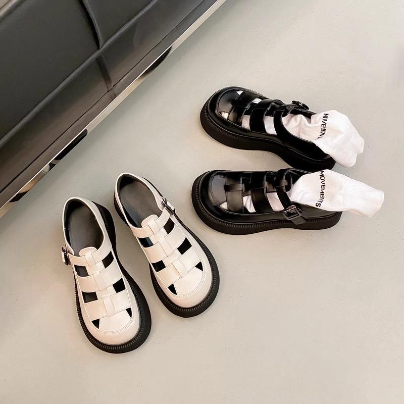 Baotou Sandals Women's 2025 New Summer Platform Versatile Hole Retro Woven Pig Cage Shoes French Roman Shoes