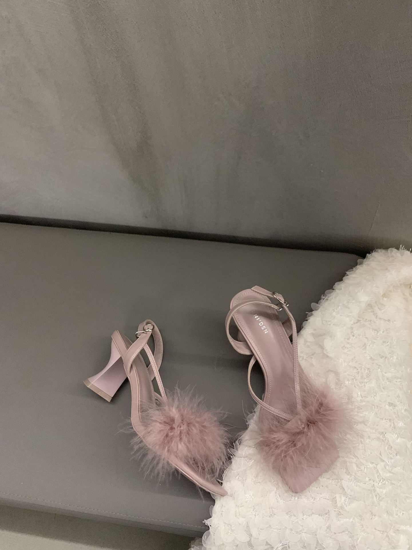 

Туфли женские дизайн пух феи , носить 2025, новая летняя обувь, черные туфли на высоком каблуке, вечерние сандалии 35