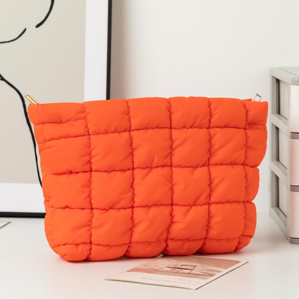 Trendy Women's Solid Color Pleated Makeup Clutch: Versatile, Fashionable, Stylish Plaid Bag
