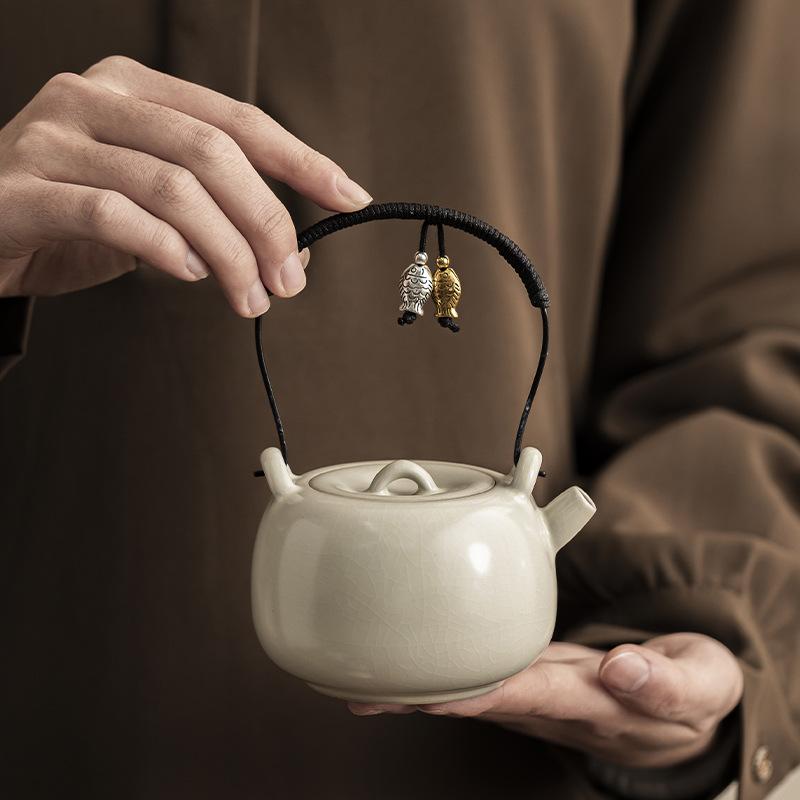 Light luxury beige Ru kiln lifting beam pot Kung Fu tea set, high-end tea making, household tea kettle, single pot tea making device
