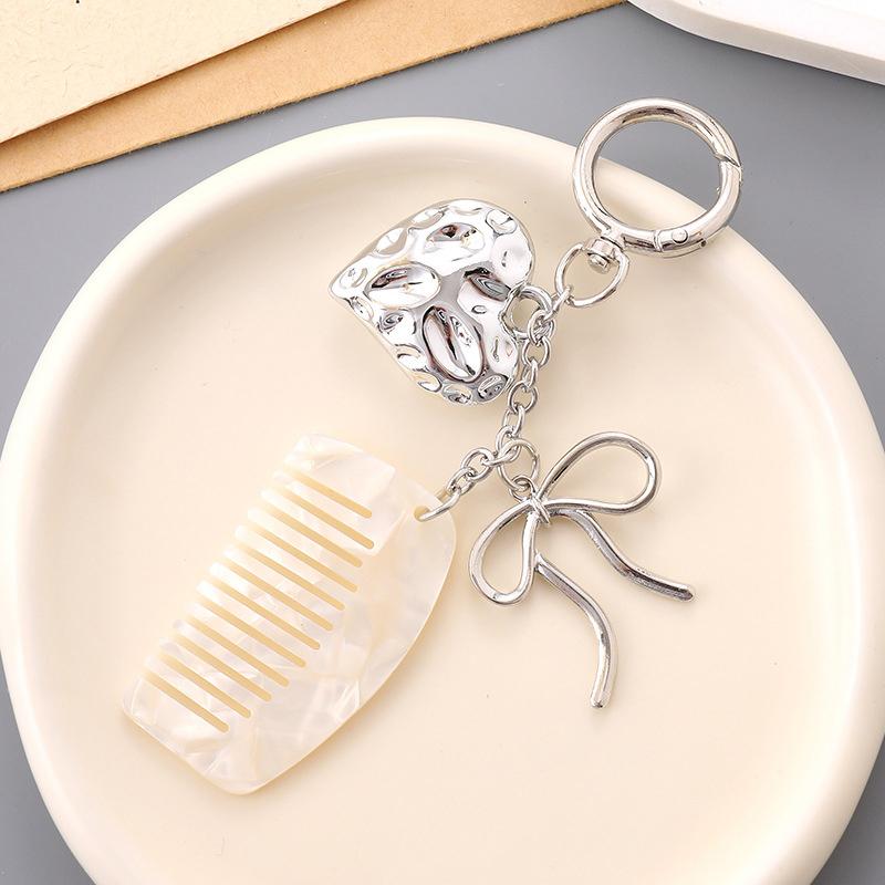 1Pcs Multi-Functional Alien Love Pendant Comb Keychain Car Keyring Decorative Heart Comb For Gifts Mobile Phone Hanging Decor