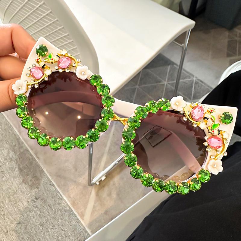 Non-polarized Cat Eye Sunglasses Fashion Handmade Rhinestone Sun Glasses for Women Flower Decoration Party Eyeglasses