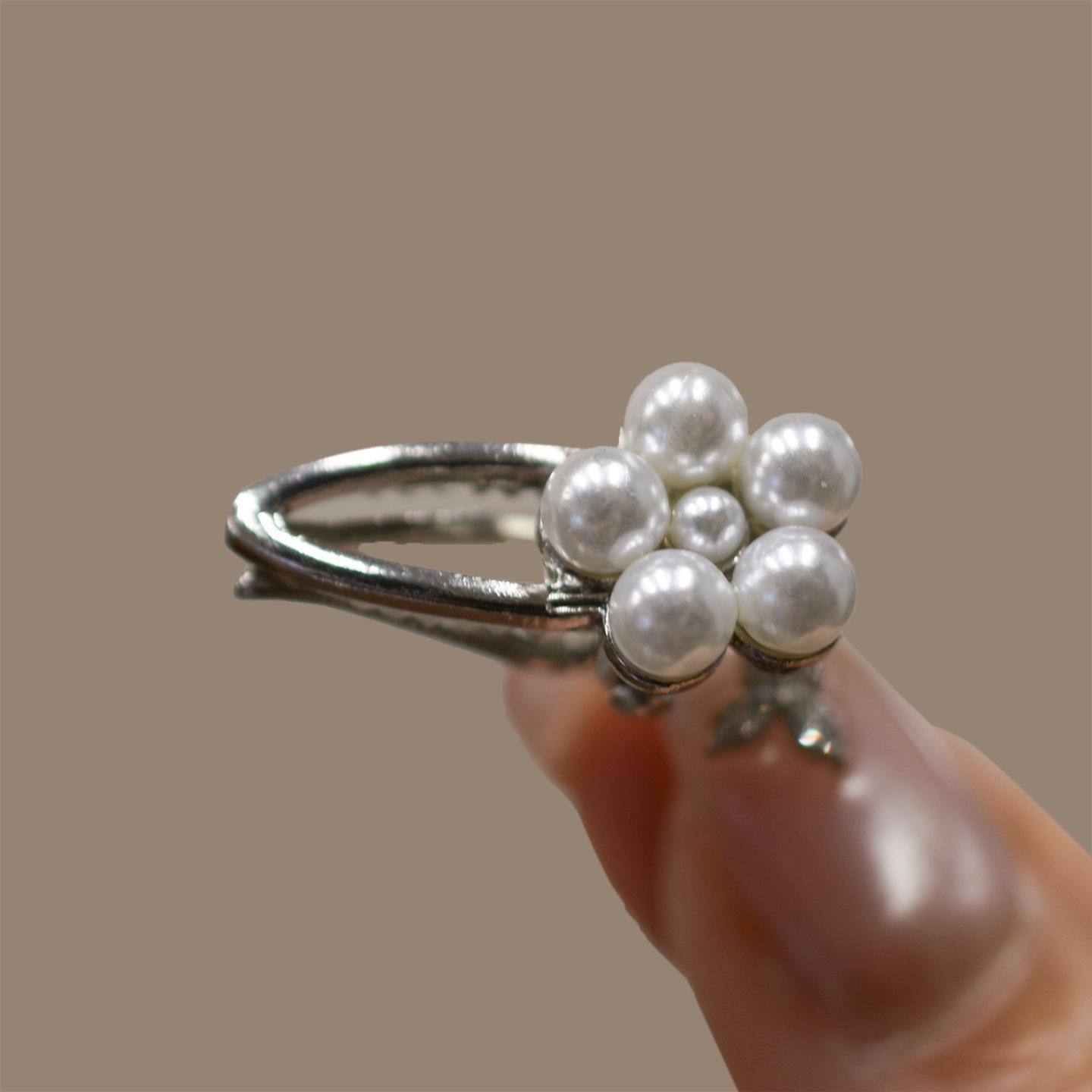 

2026 New Style Mini Pearl Flower Duckbill Hair Clip for Women - Tame Flyaways & Side Bangs