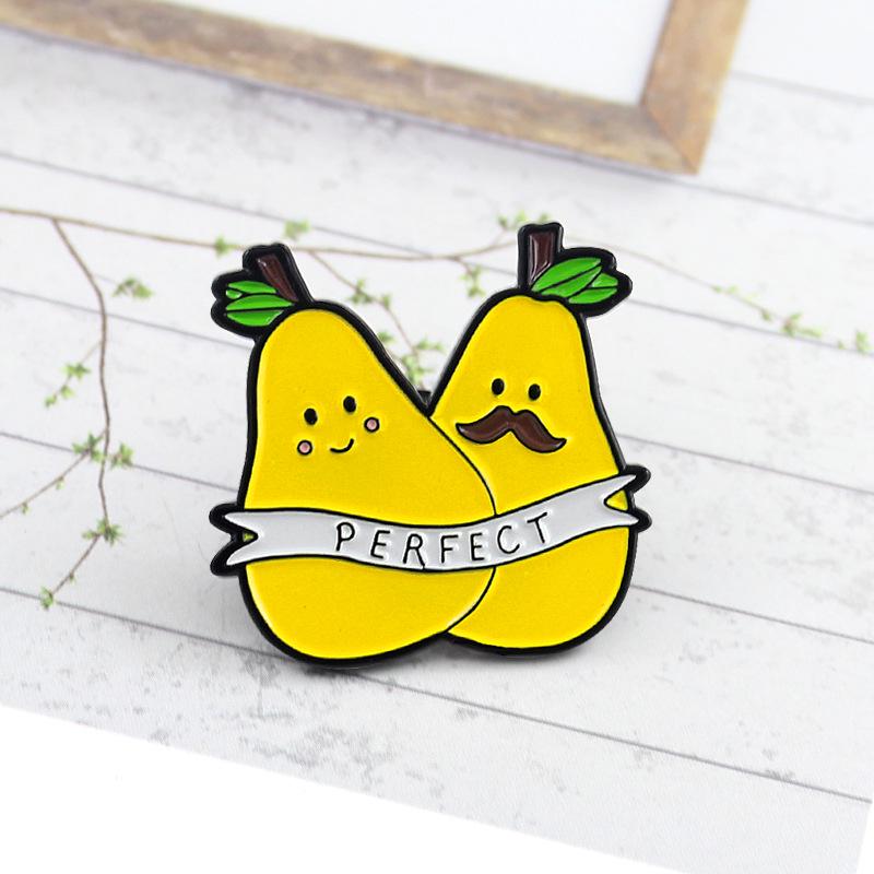 Cute Cartoon Couple Pear Hug Brooch - Trendy Love Badge