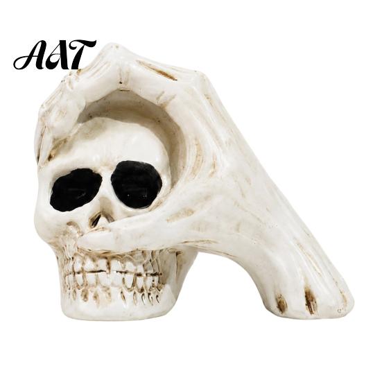 Creative Tricky Festival Gift Halloween Skull Hand Sculpture, Gothic Skeleton Head Figurine, Spooky Resin Indoor Bar Atmosphere Props Decoration