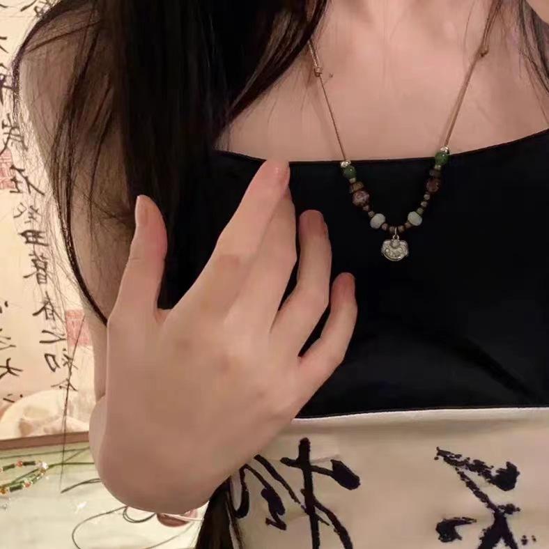 Ping An is Fu Guochao retro ceramic long-life lock necklace literary and retro women's collarbone chain niche antique jewelry