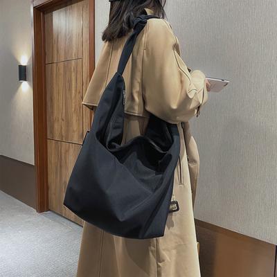 Große Tragetaschen aus reinem Nylon in Farbe für Frauen, neue Schulter-Einkaufstasche, wasserdichte Stoffhandtaschen, einfache Mode, Hobo