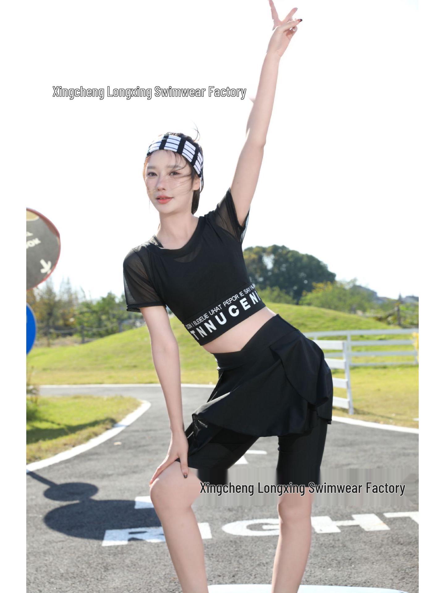 

Женский спортивный купальник быстросохнущий 2025 - Раздельный юбочный средней длины для бега и фитнеса M чёрный