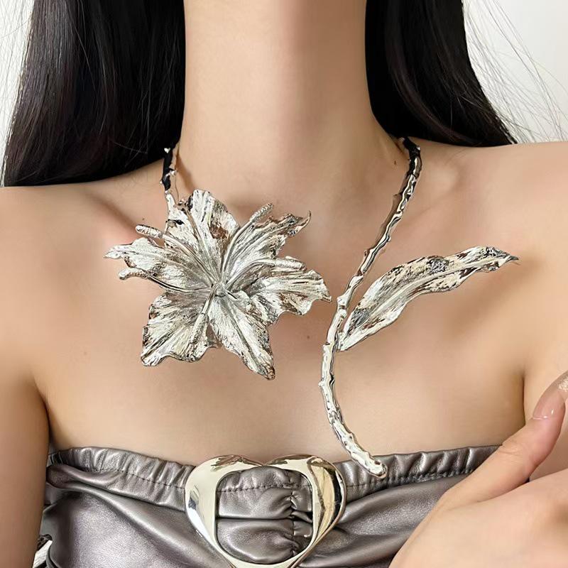 Exquisite Blooming Lily of the Valley Statement Choker: Luxury Gourd Leaf Necklace