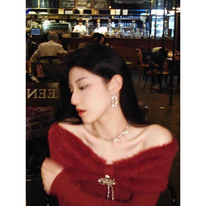 New robe, Christmas atmosphere, wearing temperament, slim and thin, one-word shoulder red knitted dress for women's autumn and winter