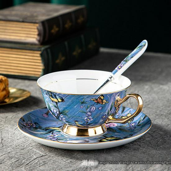 Europäisches Vergoldetes Bone China Kaffeetassenset mit Löffel - Hochtemperaturbeständige Keramik für Englischen Nachmittagstee.