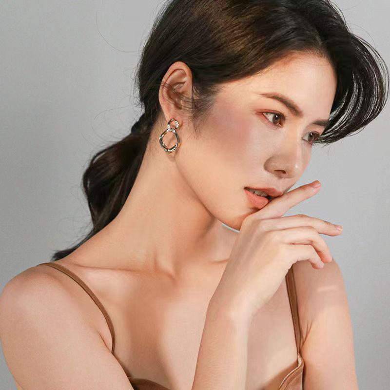 2023 Trendy Double-Layer Interlocking Micro-Paved Diamond Earrings: Exquisite Versatile Stud Accessories for Women.