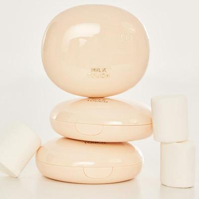 Cuscino in morbido velluto Milk Touch All Day Skin Fit 14 g + 14 g di ricarica 3 colori