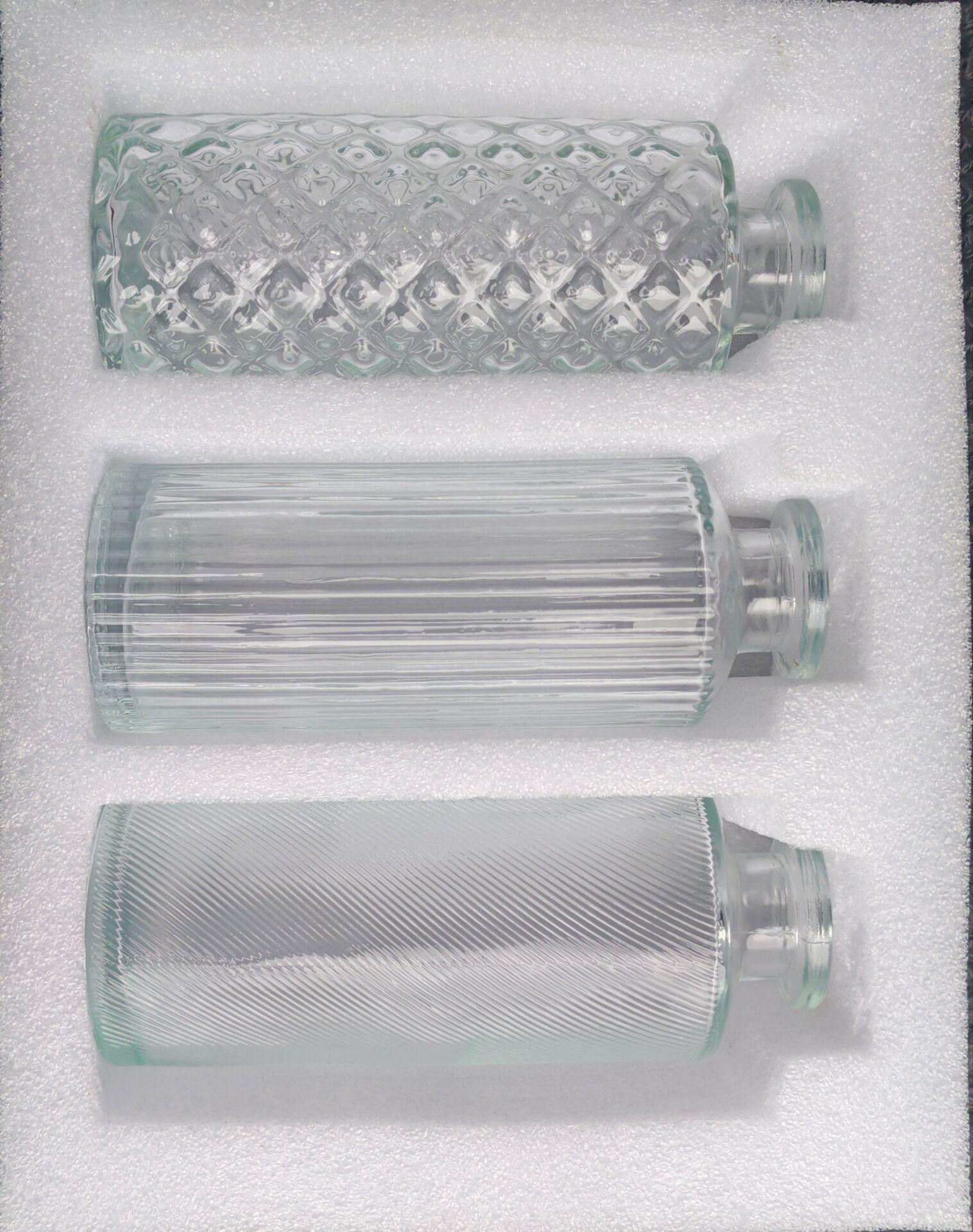 

Набор стеклянных ваз в стиле ретро, легкая роскошь: Прозрачные маленькие вазы в стиле середины века для стильных цветочных композиций.