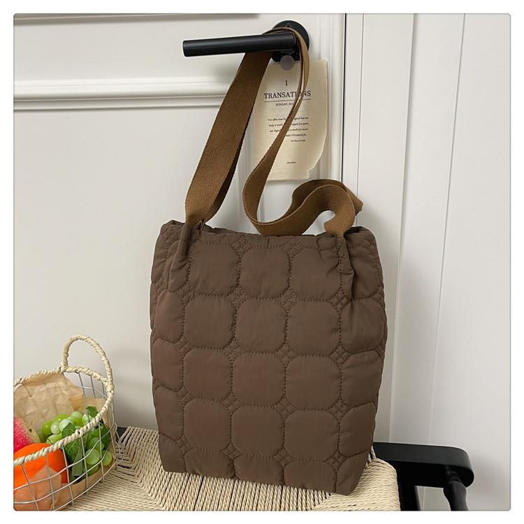 Minimalist Bag For Women With Special Material And Magnetic Closure For Daily Use